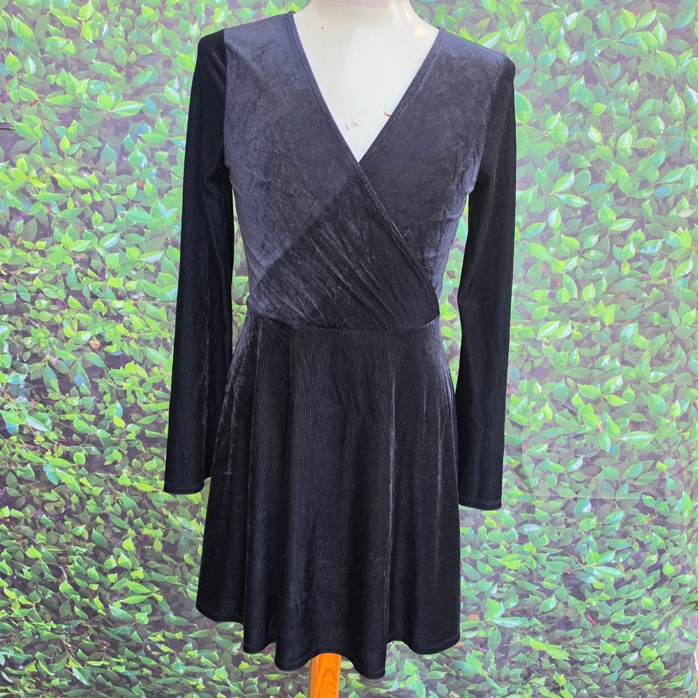 Express Black Ribbed Velvet Wrap Mini Dress Long Bell Sleeve Skater Party Small